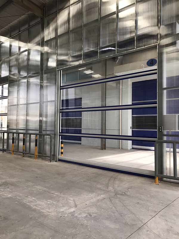 1676878019206547.jpg 全透明快速工業(yè)卷簾門